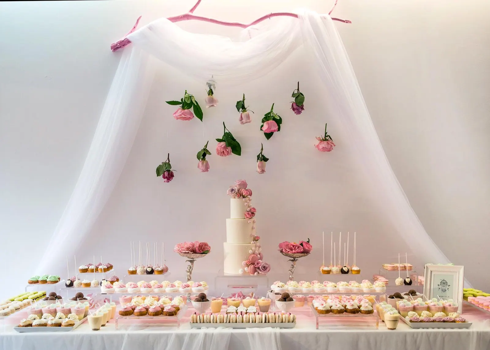 Candy bar cu tort și prăjituri pentru botez